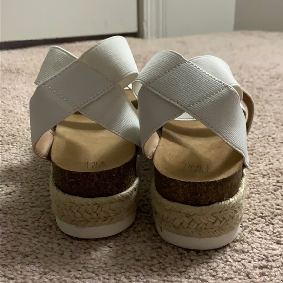 Platform sandals - Picture 3 of 3